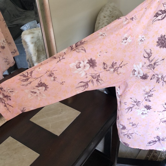 ASOS design curve polyester 70βs floral button down drop shoulder blouse 16 - Picture 4 of 15